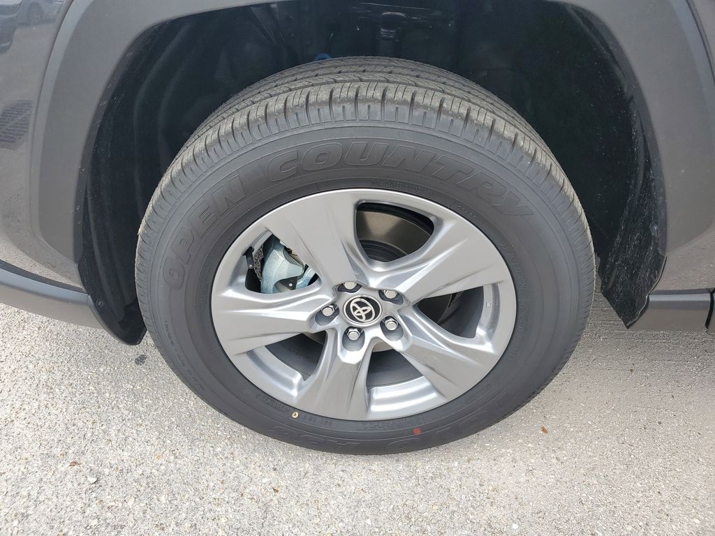2025 Toyota RAV4 Hybrid LE photo 9