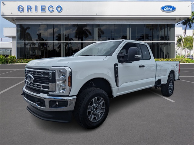 2025 Ford F-350 XLT photo 4