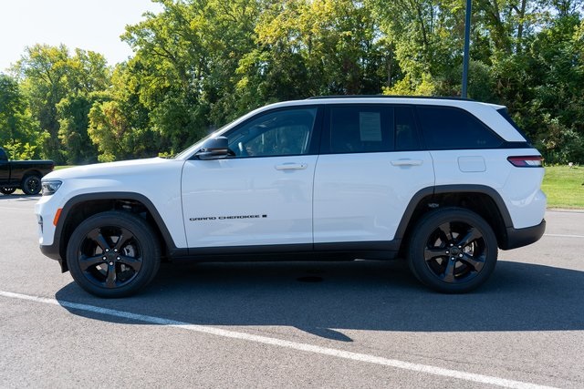 2023 Jeep Grand Cherokee Altitude photo 5