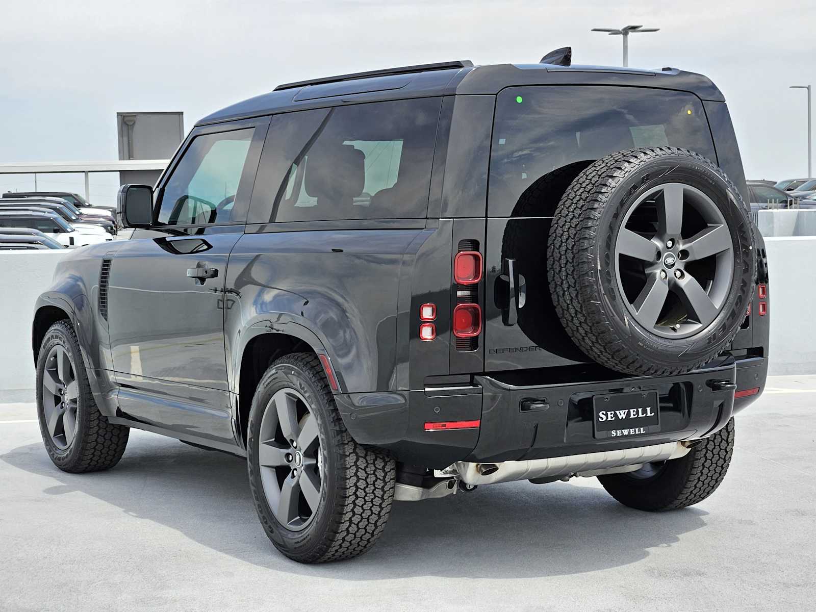 2025 Land Rover Defender 90 X-Dynamic SE photo 7