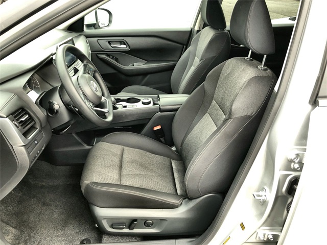 2024 Nissan Rogue SV photo 3