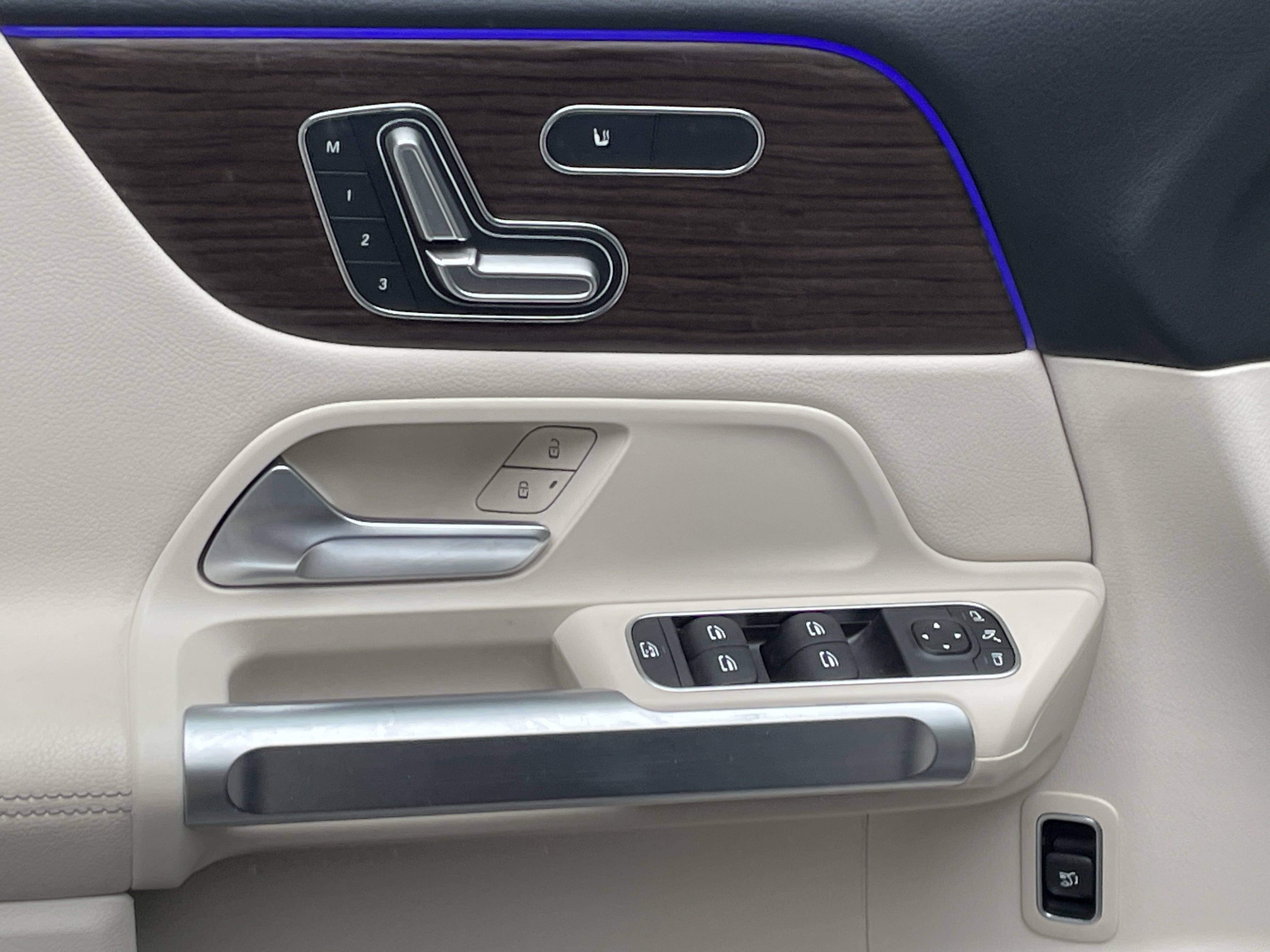 2024 Mercedes Benz GLB 250 4MATIC photo 4