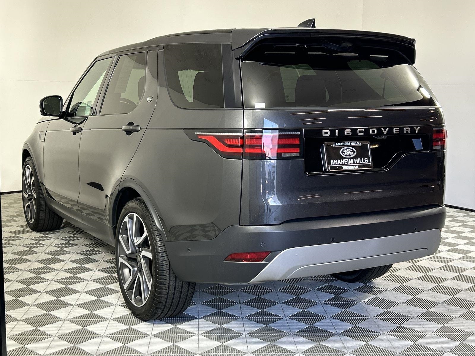 2025 Land Rover Discovery S photo 3