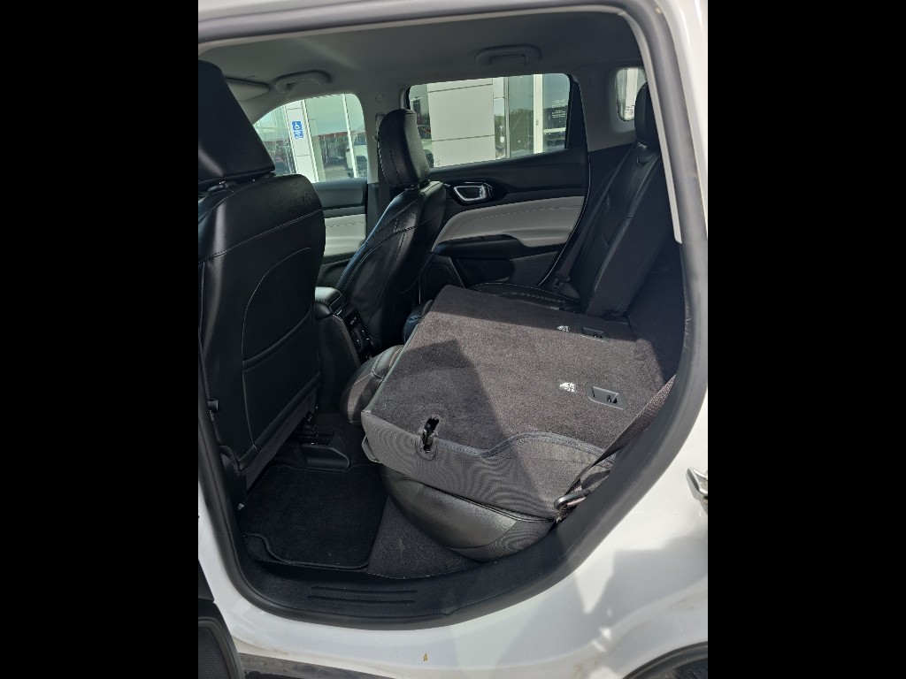 2022 Jeep Compass Limited photo 13