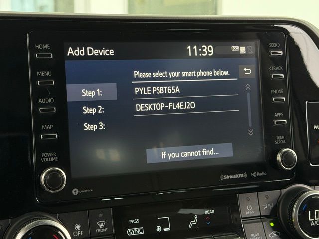 2020 Toyota Highlander XLE photo 16