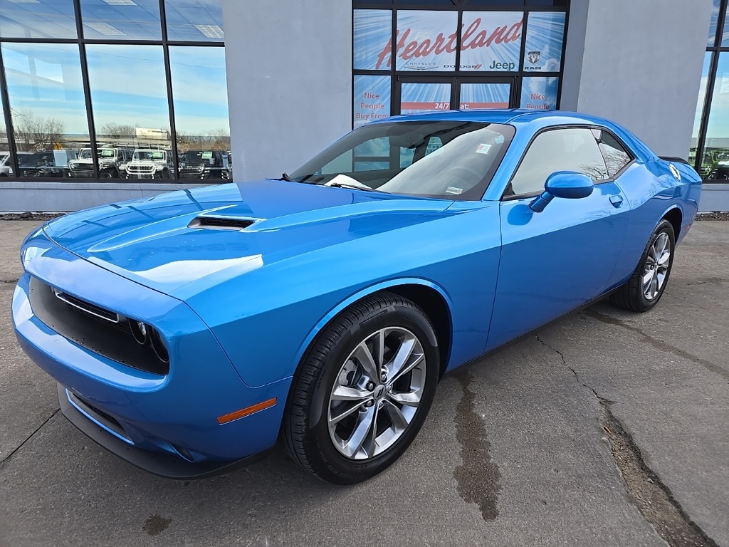 Used 2023 Dodge Challenger SXT with VIN 2C3CDZGGXPH603038 for sale in Kansas City
