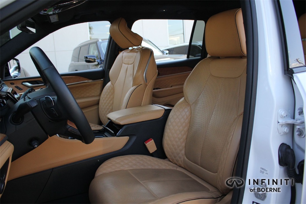 2023 Jeep Grand Cherokee L Summit Reserve photo 8
