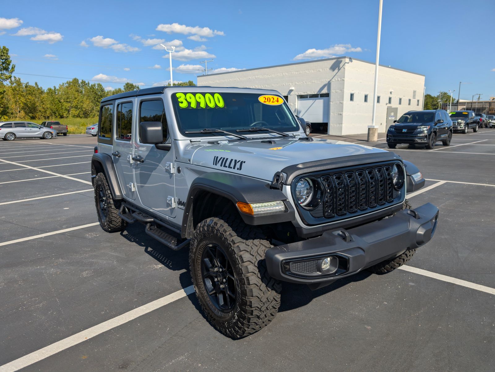 2024 Jeep Wrangler Willys photo 8