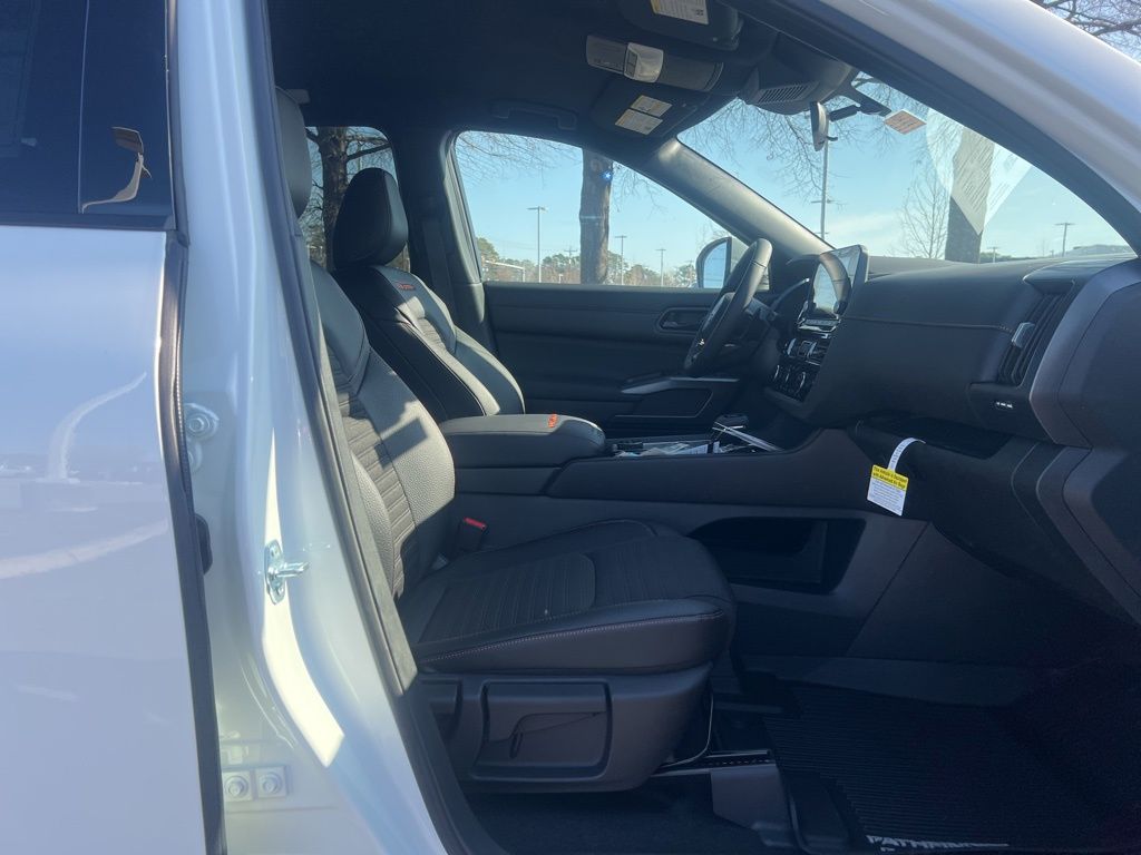 2025 Nissan Pathfinder Rock Creek photo 18