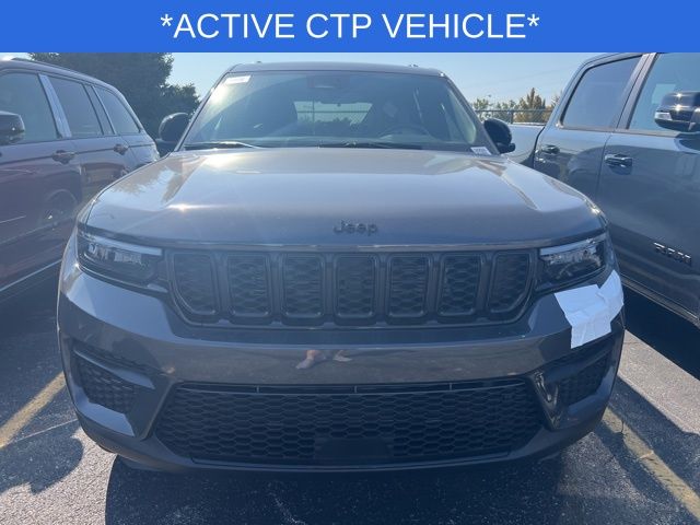 2025 Jeep Grand Cherokee Laredo Altitude X photo 2