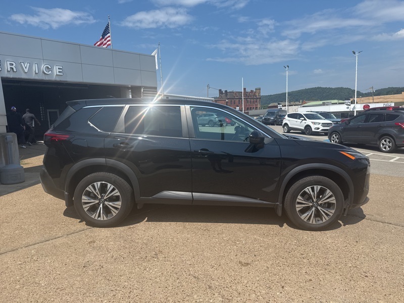 2022 Nissan Rogue SV photo 6