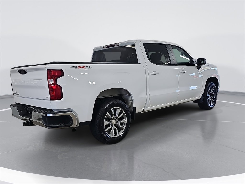 2022 Chevrolet Silverado 1500 LT photo 2