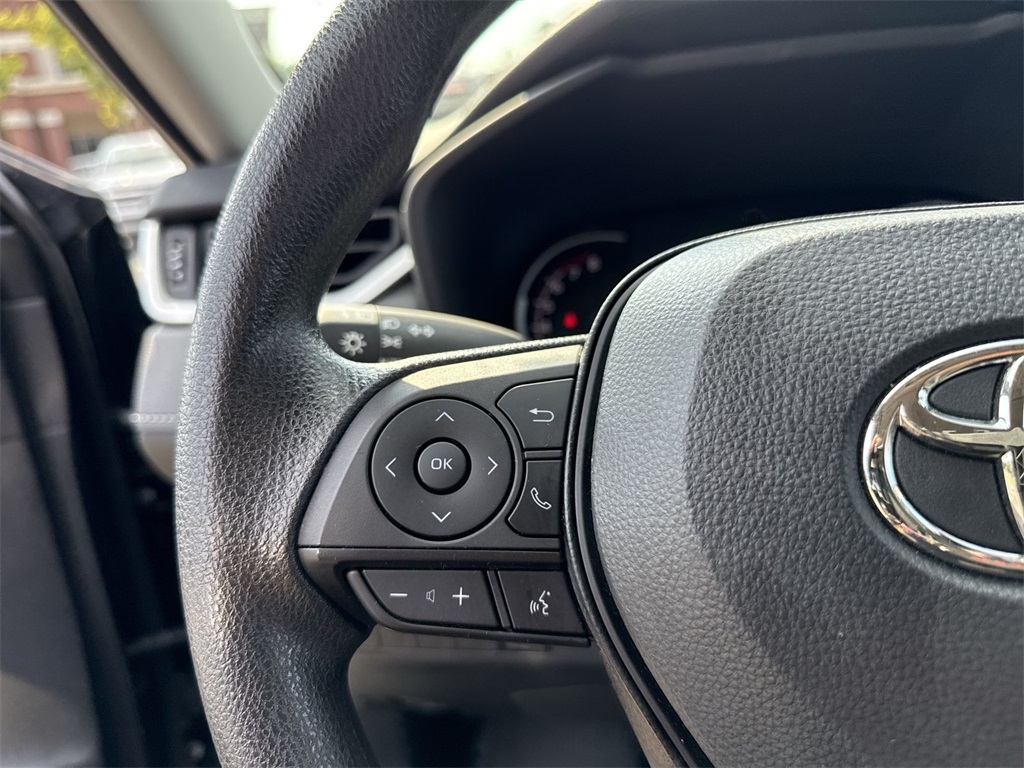 2024 Toyota RAV4 XLE photo 13