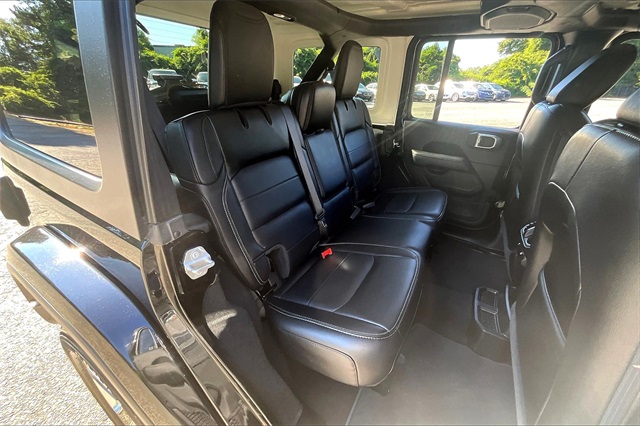 2020 Jeep Wrangler Unlimited Sahara photo 24