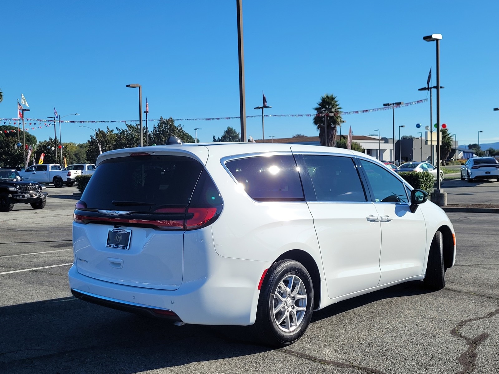 2026 Chrysler Pacifica photo 3