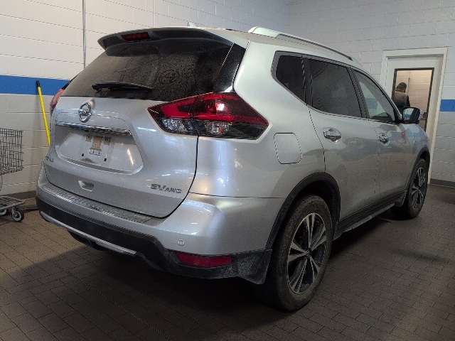 2020 Nissan Rogue SV photo 2