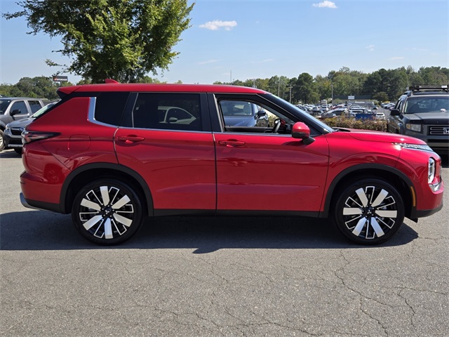 2025 Mitsubishi Outlander SE photo 2