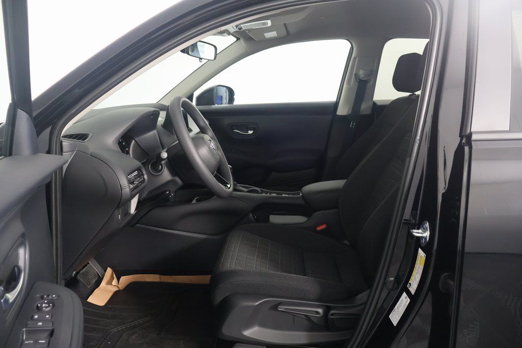 2026 Honda HR-V LX photo 5