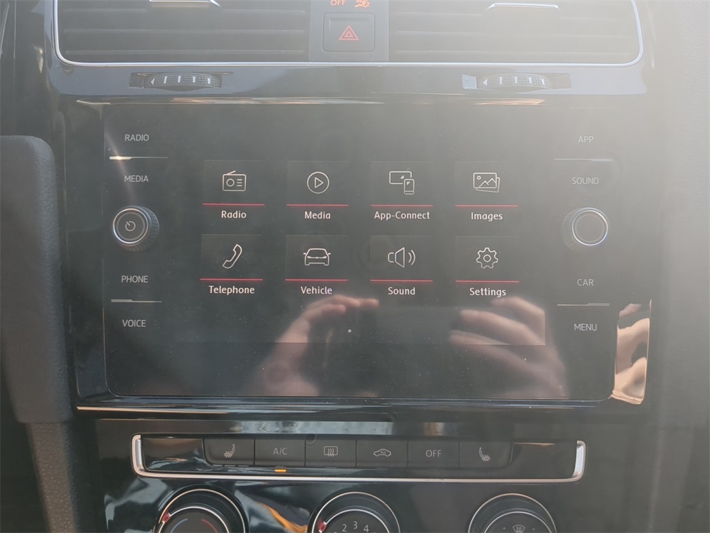 2019 Volkswagen Golf GTI SE photo 19