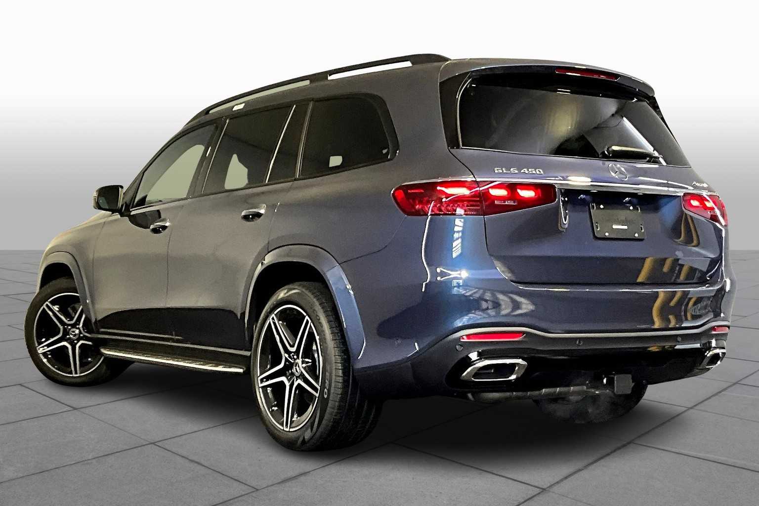 2026 Mercedes Benz GLS 450 4MATIC photo 3