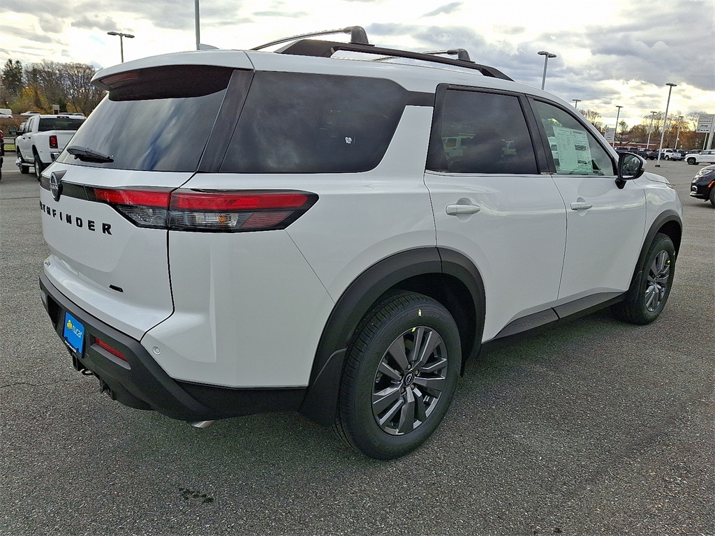 2025 Nissan Pathfinder SV photo 4
