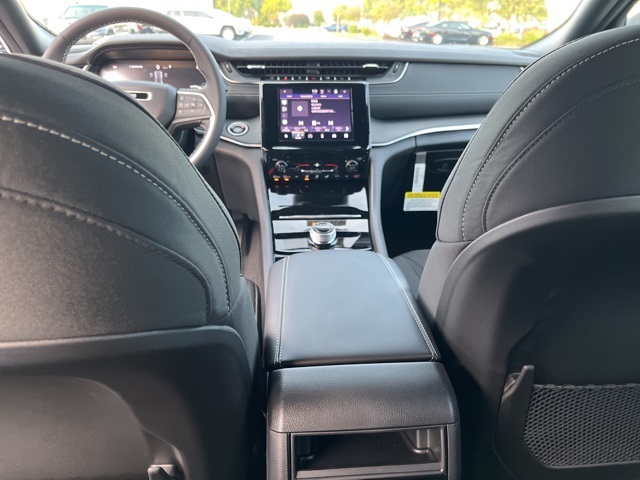 2025 Jeep Grand Cherokee Laredo X photo 16