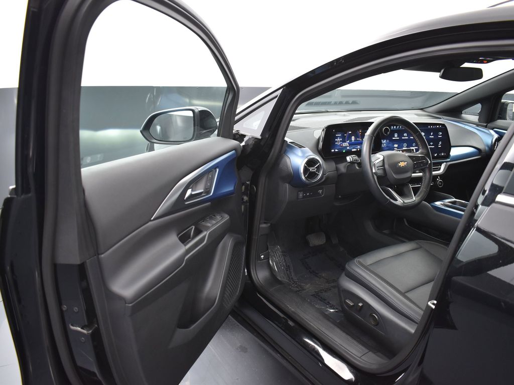 2024 Chevrolet Equinox EV 1LT photo 4