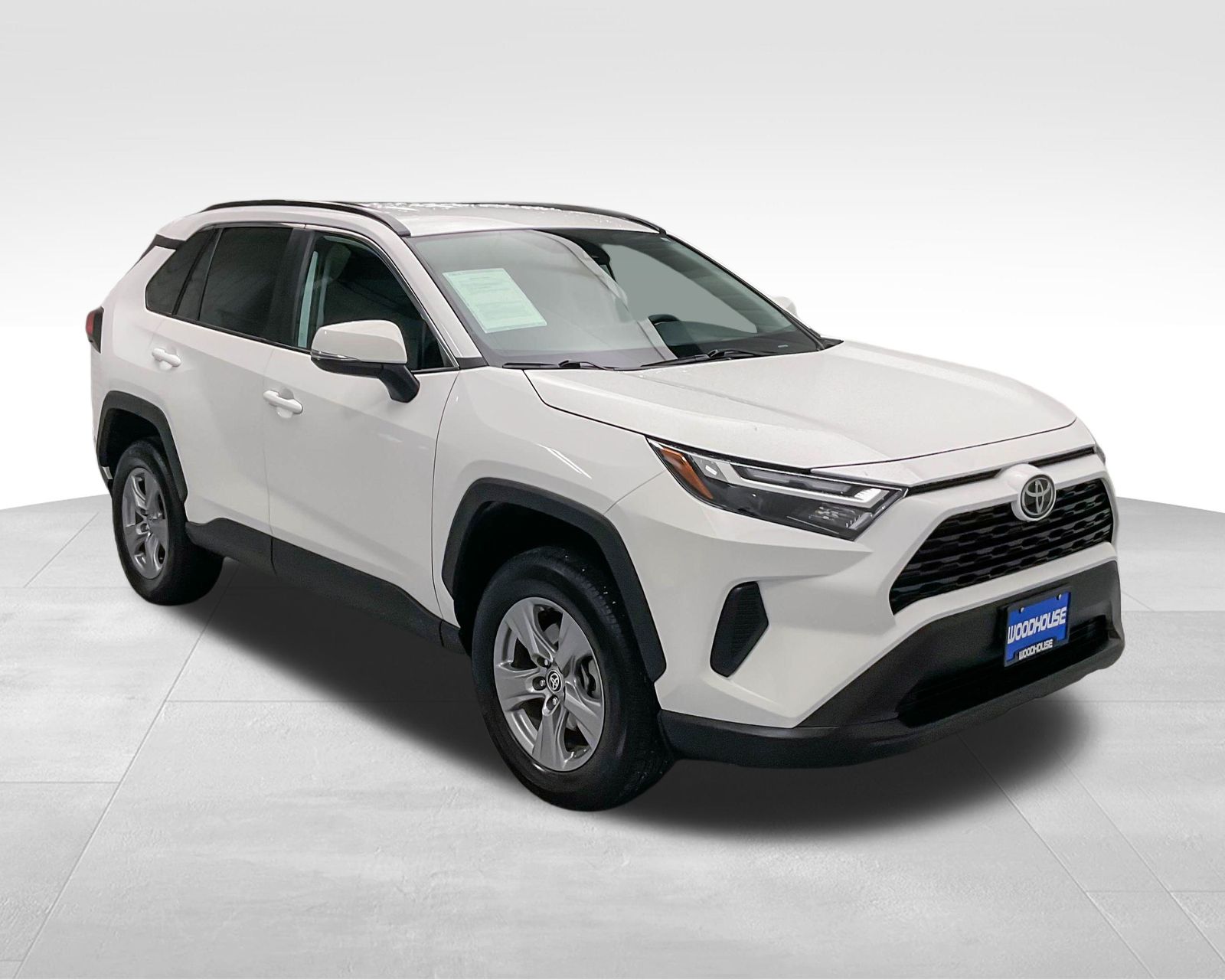 2024 Toyota RAV4 XLE photo 3