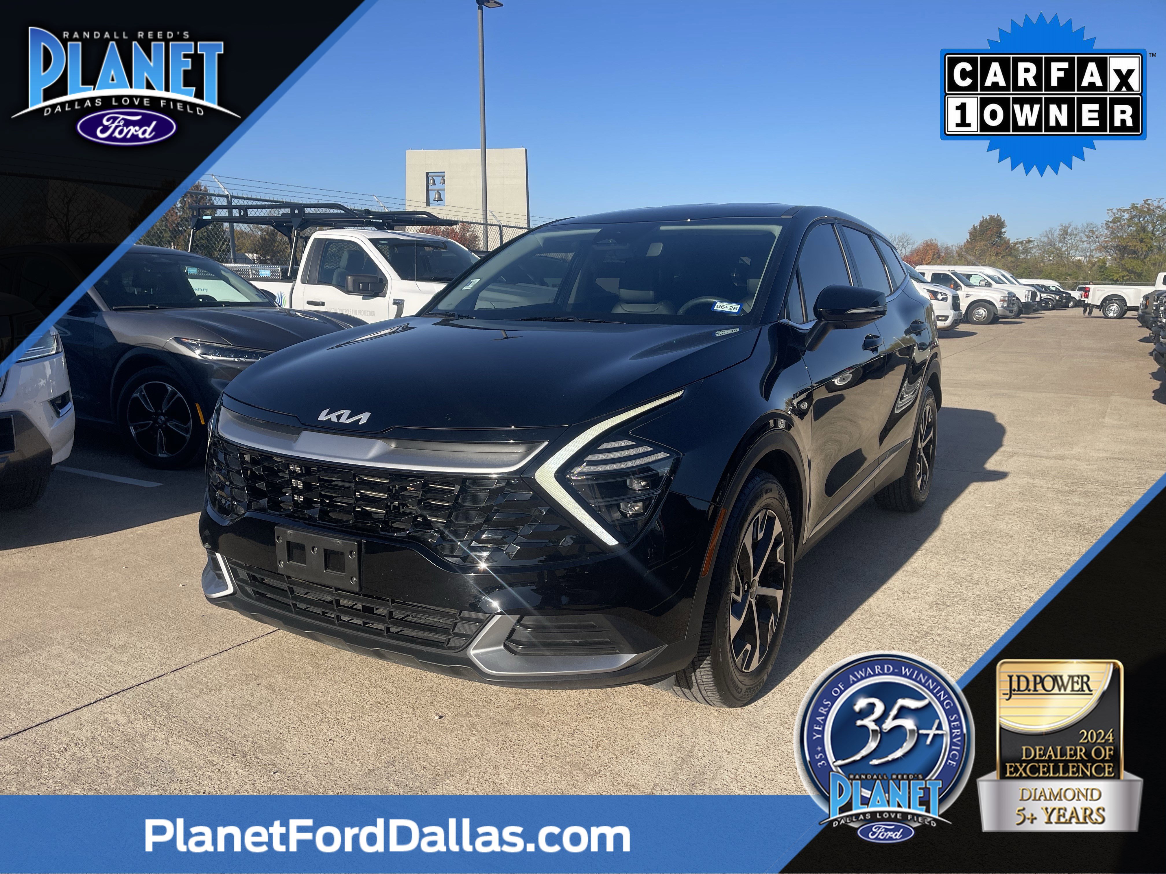 2024 Kia Sportage EX's photo