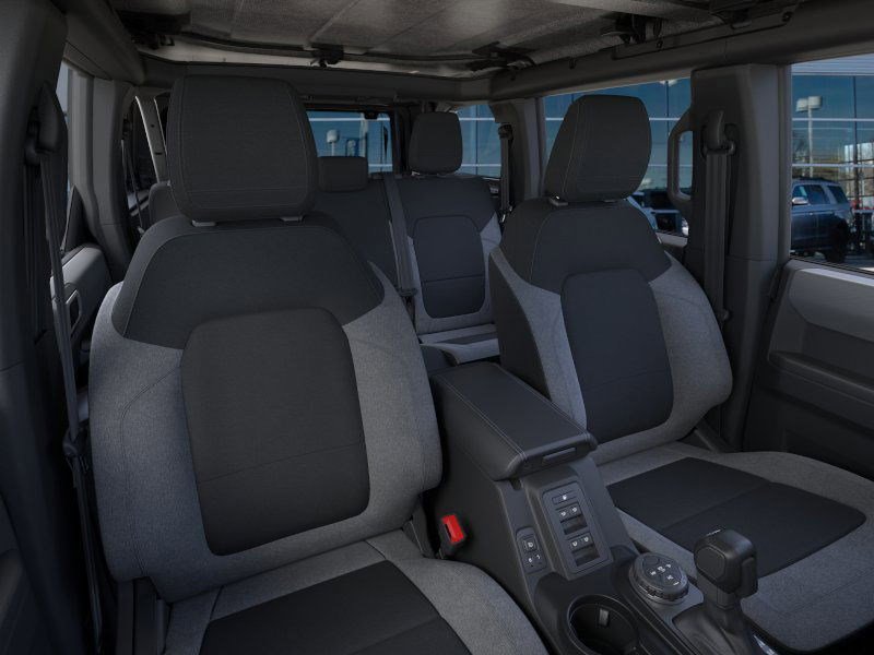 2025 Ford Bronco Base photo 7