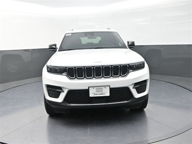 2025 Jeep Grand Cherokee Laredo photo 2