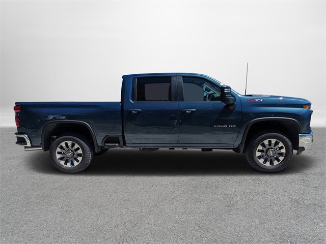2025 Chevrolet Silverado 2500HD LT photo 3