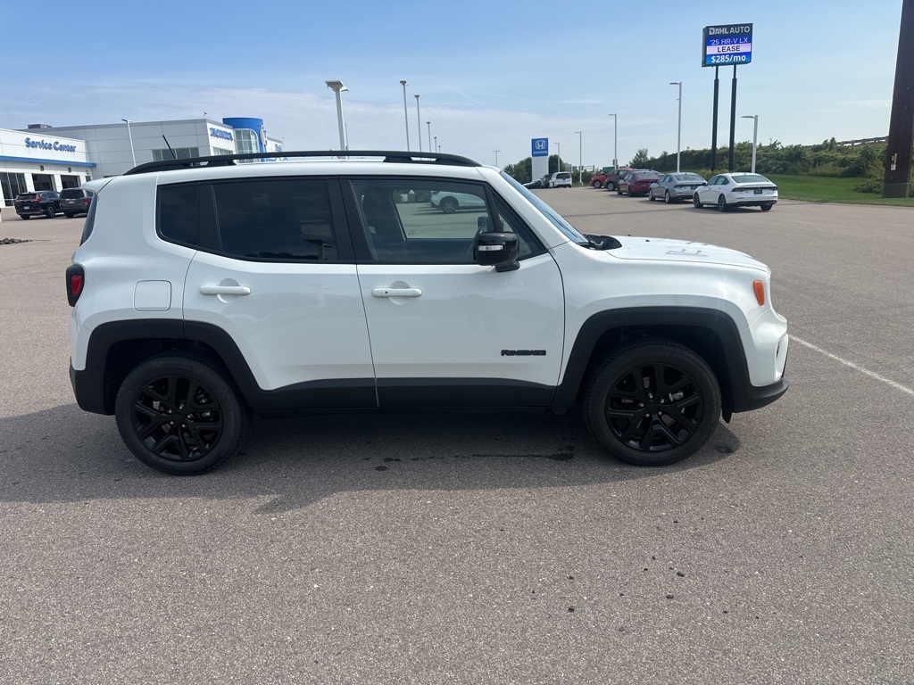 2022 Jeep Renegade Altitude photo 3