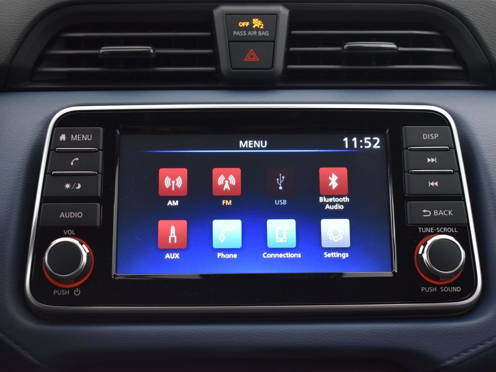 2025 Nissan Versa 1.6 SV photo 9