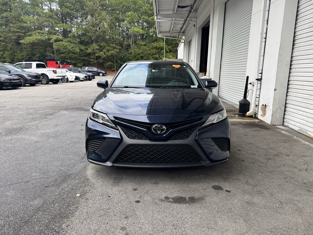 2020 Toyota Camry SE photo 2