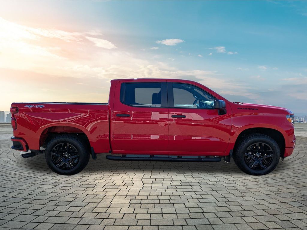 2023 Chevrolet Silverado 1500 Custom photo 3