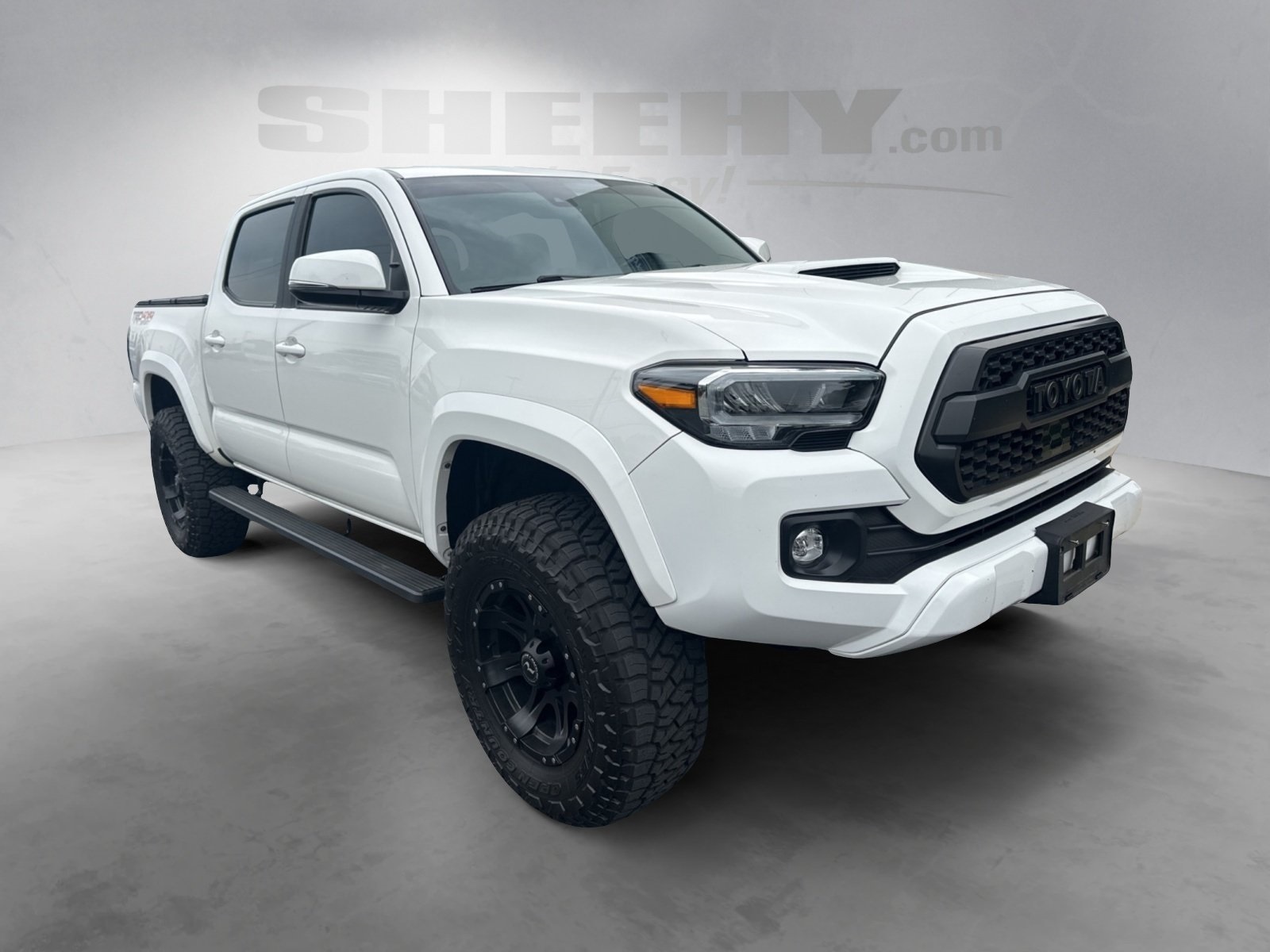 2021 Toyota Tacoma TRD Off-Road photo 2