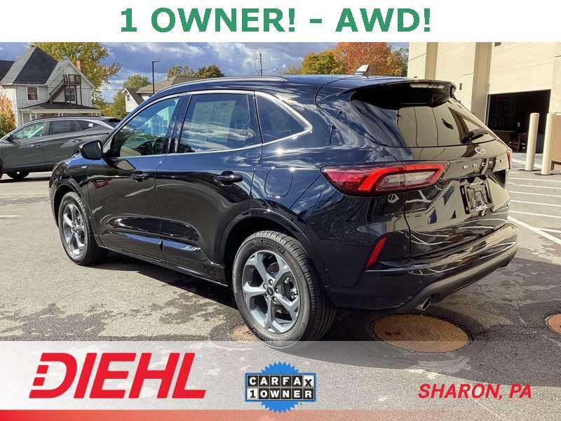 2023 Ford Escape Hybrid ST-Line Select photo 2