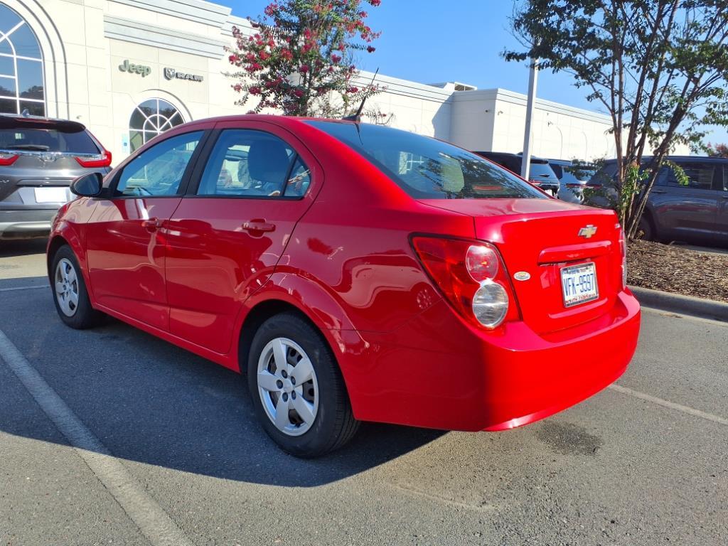 2014 Chevrolet Sonic LS photo 3
