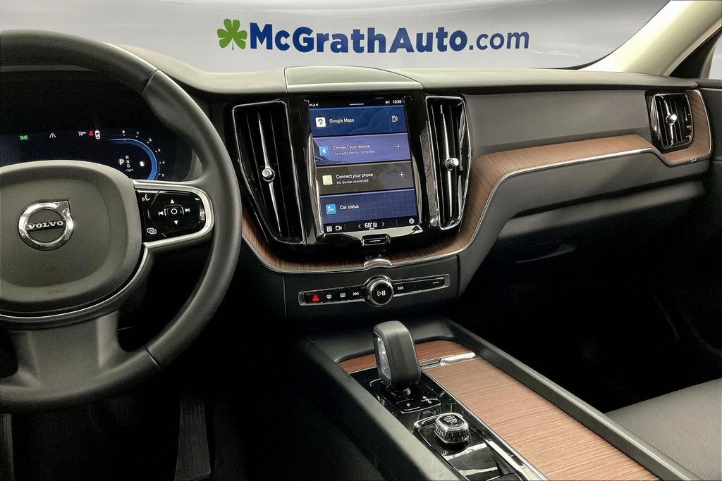 2023 Volvo XC60 B5 Plus photo 7