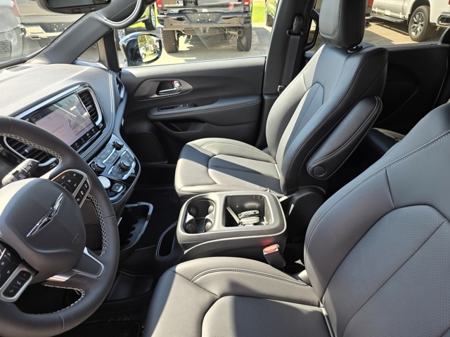 2026 Chrysler Pacifica photo 19