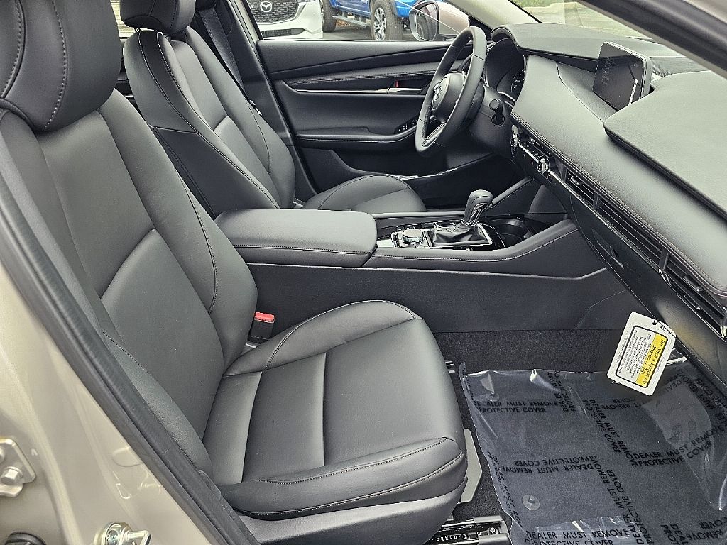 2025 Mazda Mazda3 2.5 s Preferred photo 3