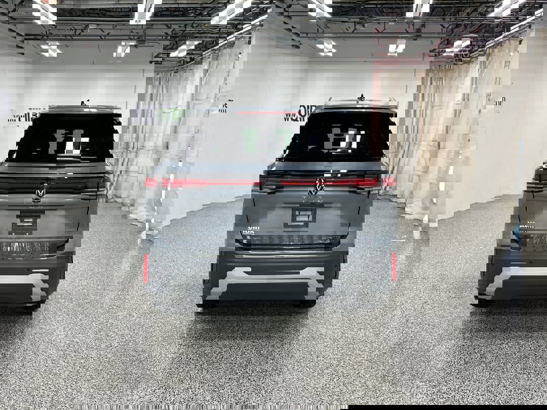 2025 Volkswagen Tiguan SE photo 4