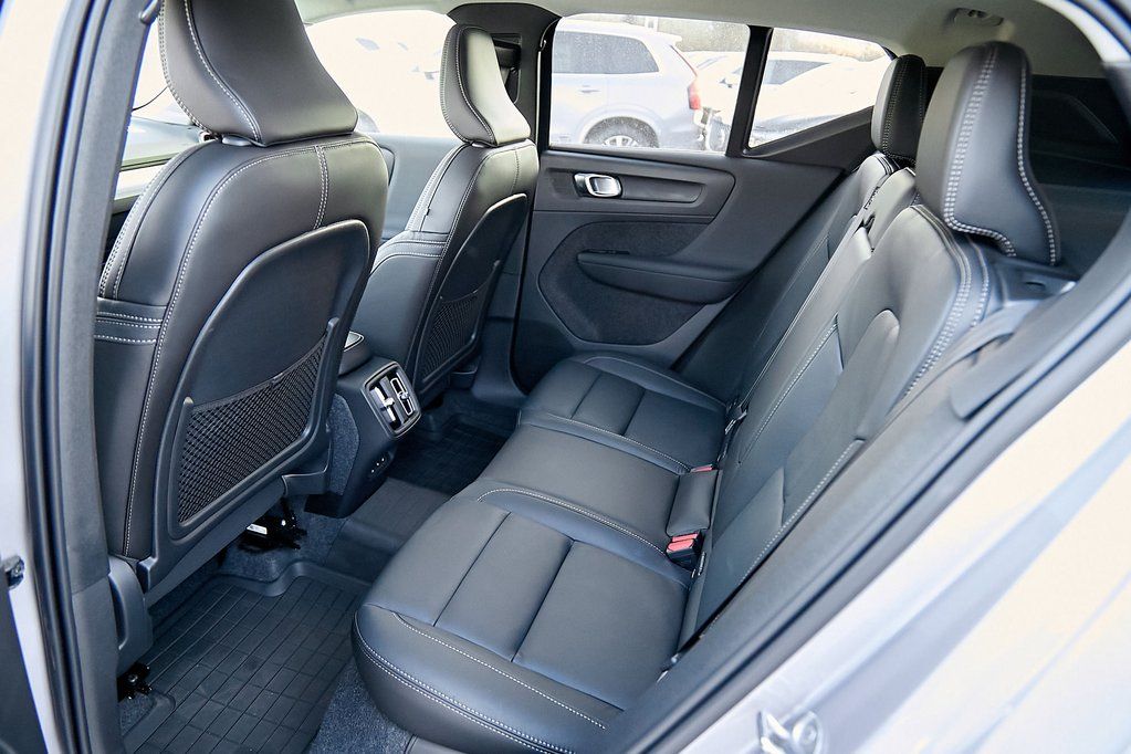 2026 VOLVO XC40 - Image 20