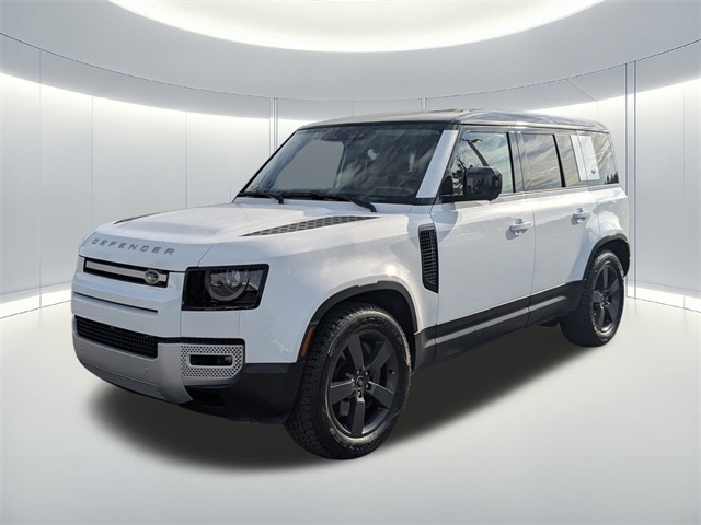 2024 Land Rover Defender SE's photo