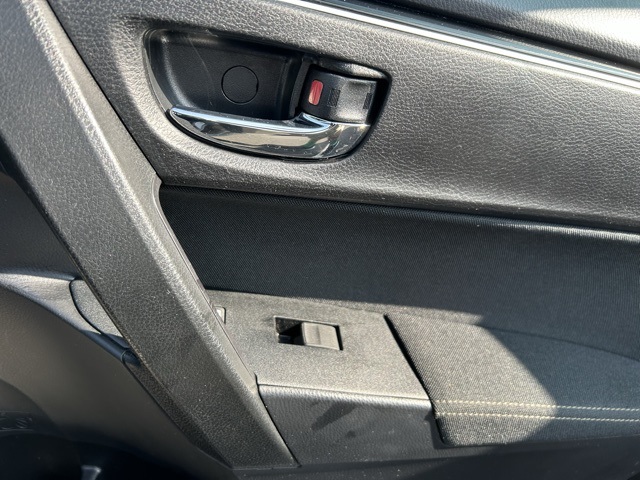 2018 Toyota Corolla L photo 16