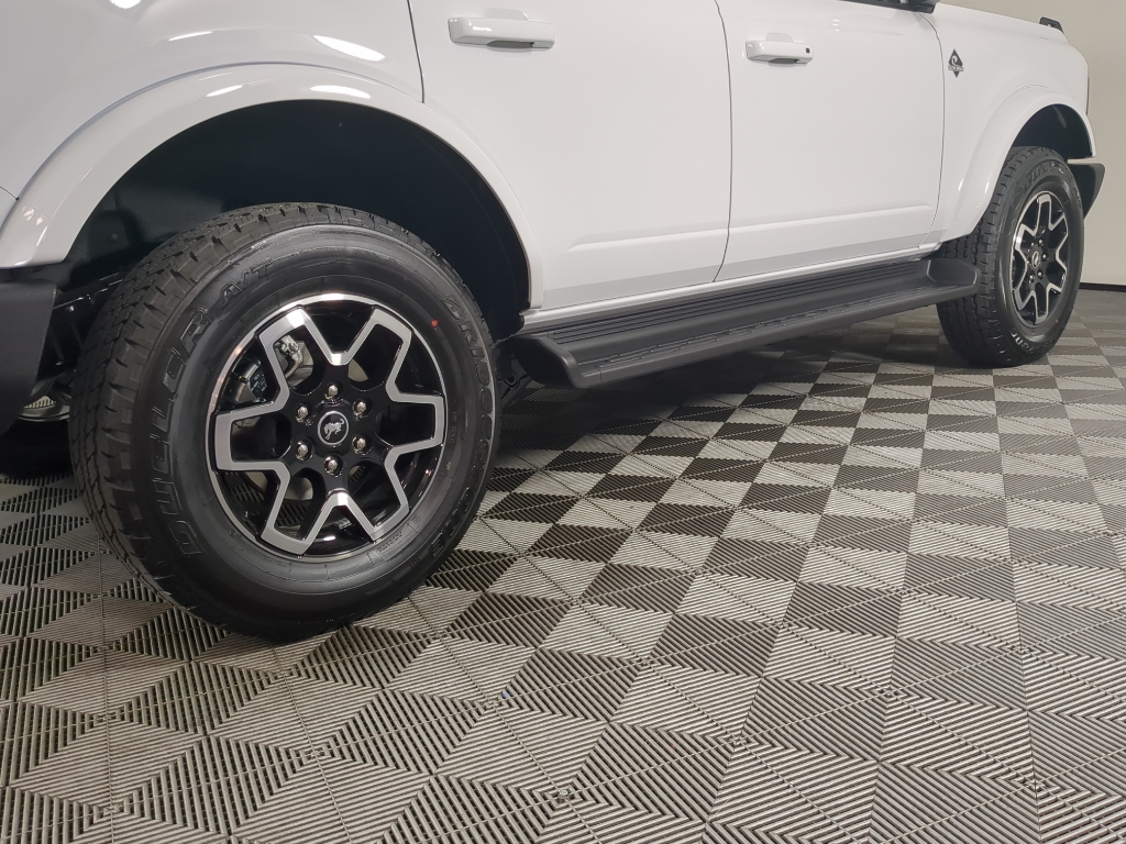2025 Ford Bronco Outer Banks photo 8