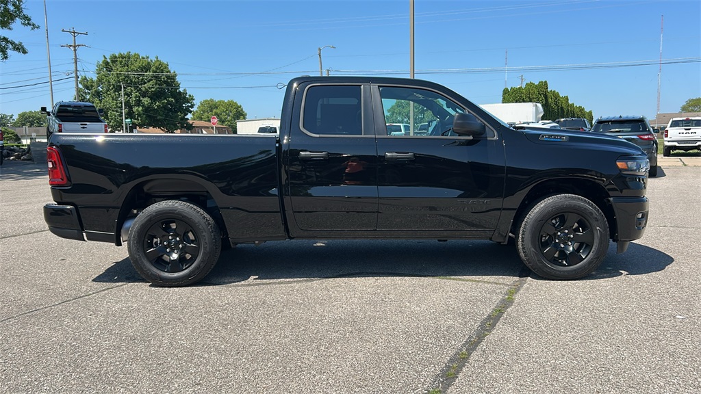 2025 Ram 1500 Tradesman photo 2