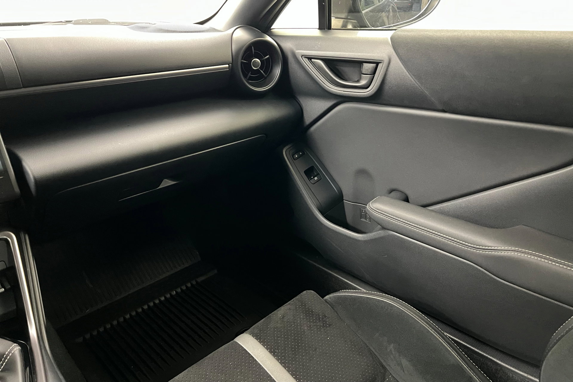 2024 Toyota GR86 Premium photo 10