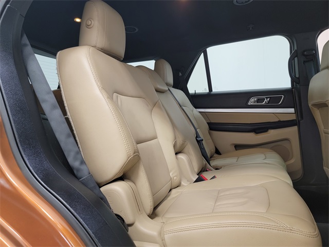 2017 Ford Explorer XLT photo 17